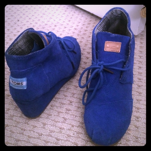 TOMS wedges size 8