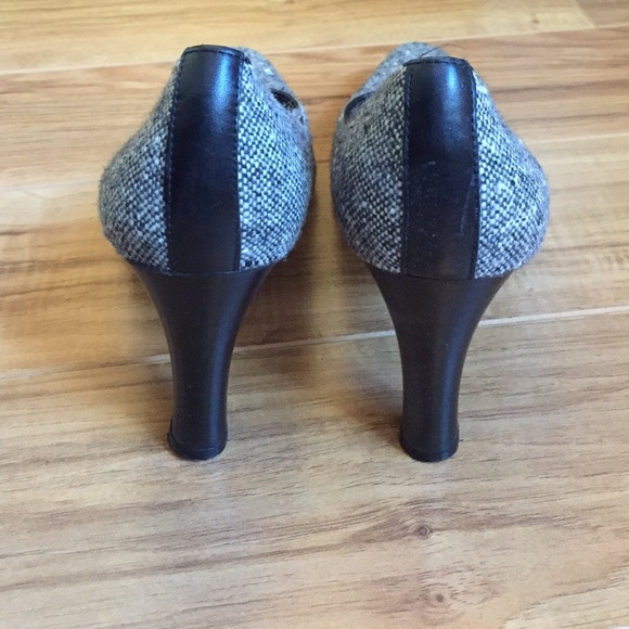 Nine West fabric heels - Picture 2 of 3