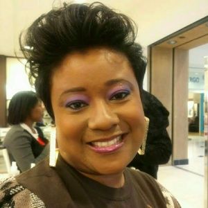 Meet your Posher, Ebony