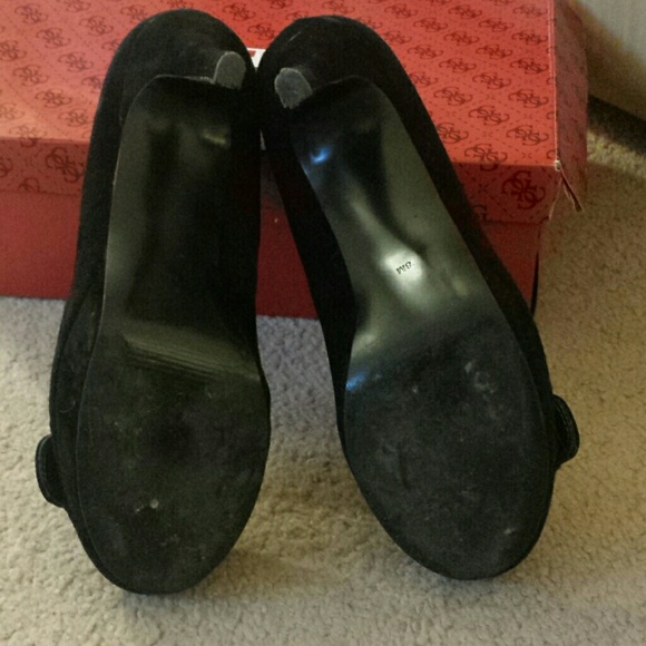 *sold in bundle* Sexy Guess Black Suede Heels - Picture 2 of 4