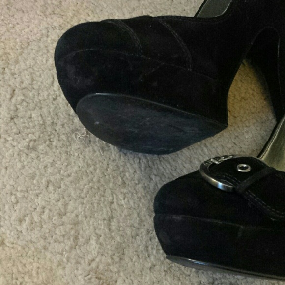 *sold in bundle* Sexy Guess Black Suede Heels - Picture 4 of 4