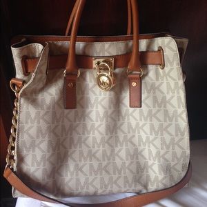 Large MK Hamilton purse.