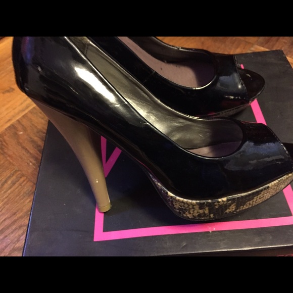 Heels - Picture 2 of 3