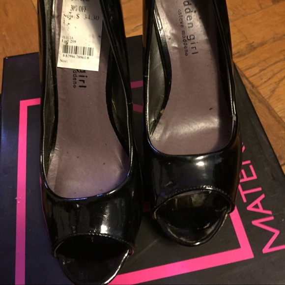 Heels - Picture 3 of 3