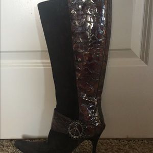 Donald Pliner espresso/suede high boots. Size 6
