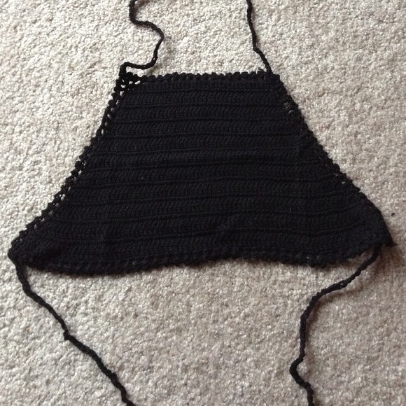 Tops - New black crotchet crop top