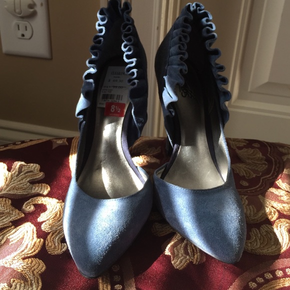 BLUE SUEDE SHOES!! Carlos Santa 8.5 pumps