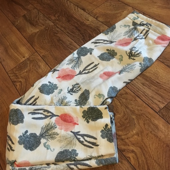 Floral white pants - Picture 2 of 3