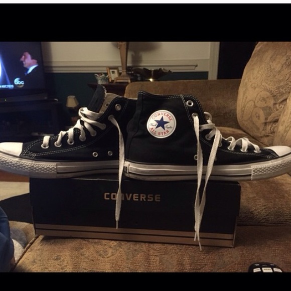 Hi top converse. Men's 9.5 women's 11