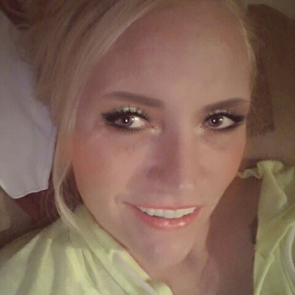 Meet your Posher, Kiersten - Picture 3 of 3