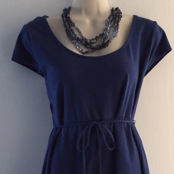 Knee length maternity dress with front/back tie.