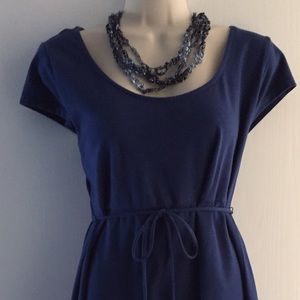 Knee length maternity dress with front/back tie.