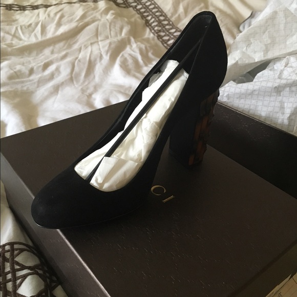Gucci suede black pumps