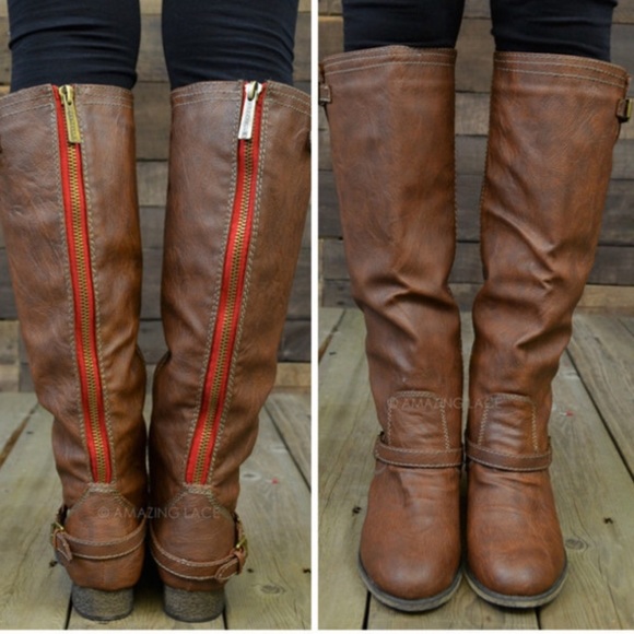 Cognac boots with zippered back