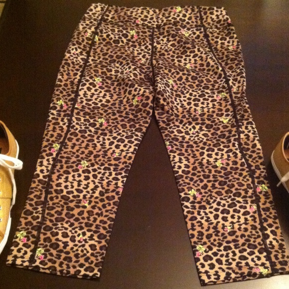 Betsey Johnson Performance Capris - Picture 4 of 4