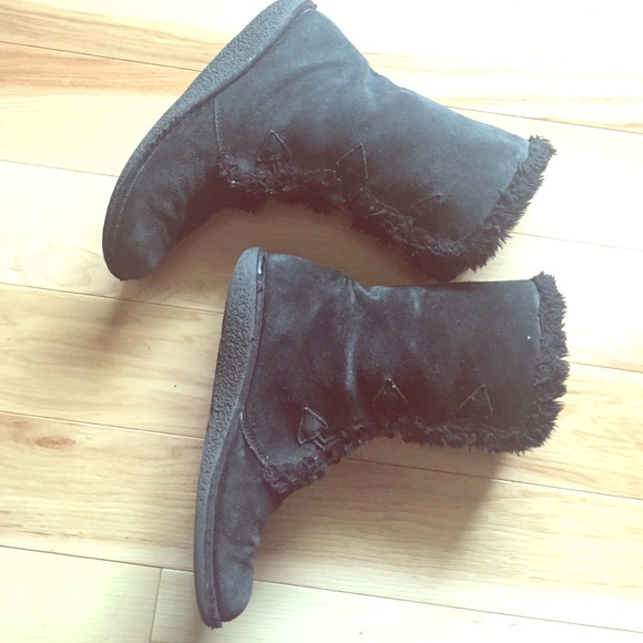 Black button winter boots