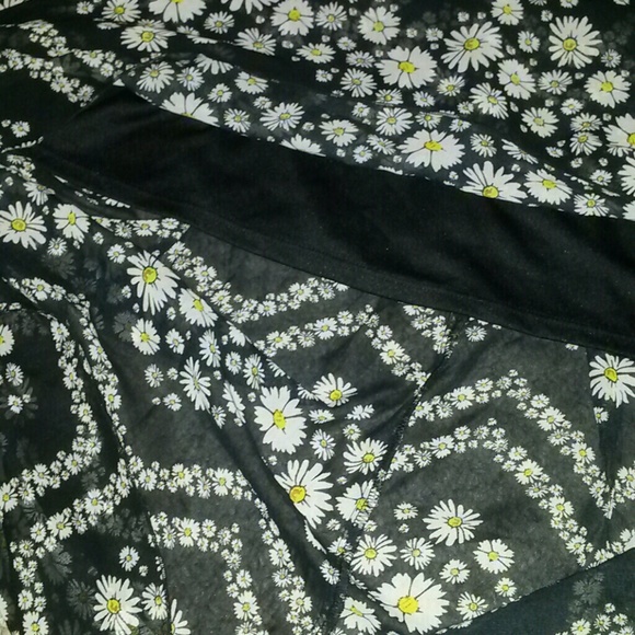 Black daisy printed high/low skirt - Picture 2 of 3