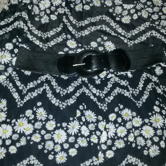 Black daisy printed high/low skirt - Picture 3 of 3