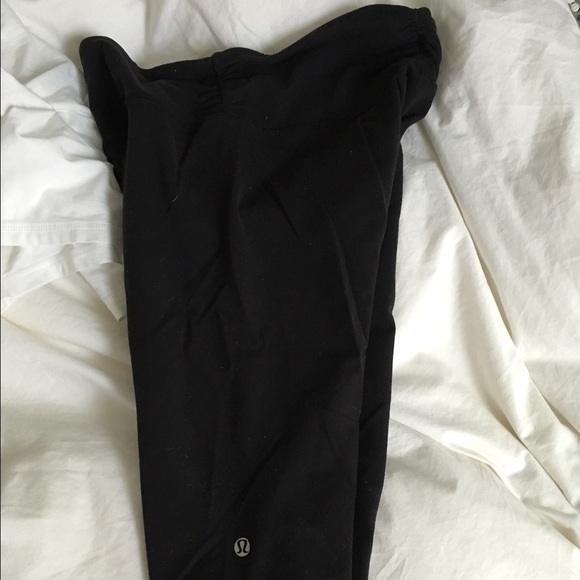 Lululemon knee length crops black gently used