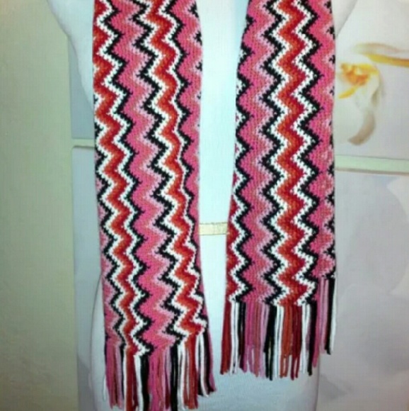 Echo Soft Fringed Scarf - Picture 2 of 4