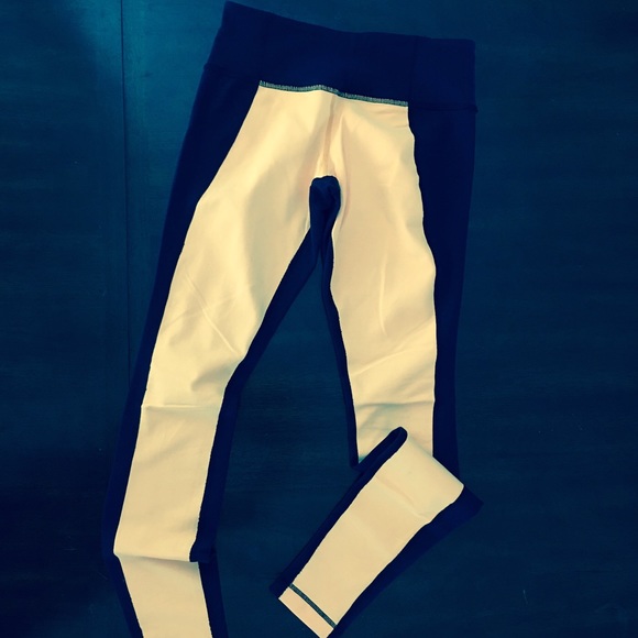 Lululemon size 4. Top 6. - Picture 2 of 4