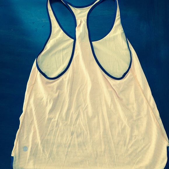 Lululemon size 4. Top 6. - Picture 3 of 4