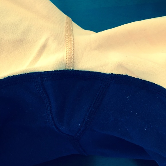 Lululemon size 4. Top 6. - Picture 4 of 4