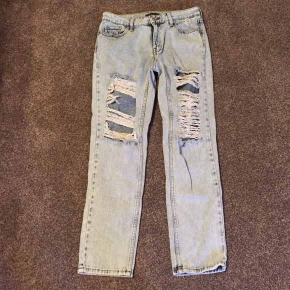Kendall & Kylie boyfriend fit distressed jeans