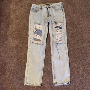 Kendall & Kylie boyfriend fit distressed jeans