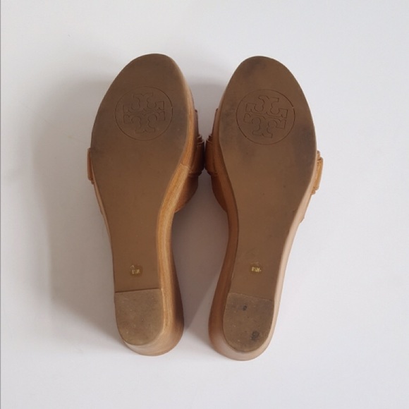 [SOLD] Tory Burch Tan Leather Wood Wedge - Picture 3 of 4
