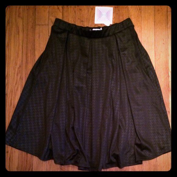 LuLaRoe black houndstooth Madison Small NWT