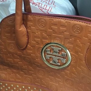 Meet your Posher, Carmela