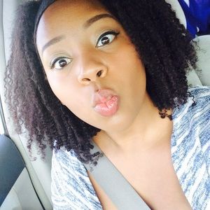 Meet your Posher, Cierra