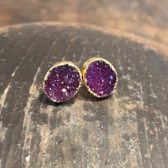 Jewelry - MAGENTA AGATE GEMSTONE CRYSTAL DRUZY STUD EARRINGS