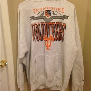 A grey Tennessee Volunteers hoodie.