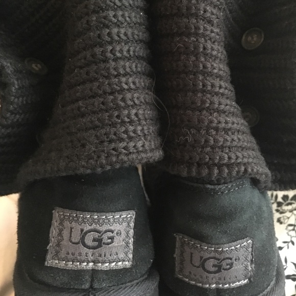 black knit uggs