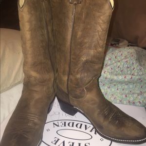 Womens Justin boots. LIKE NEW. Worn twice. $100
