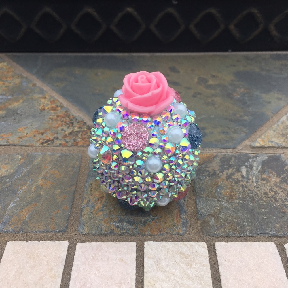1 eos lip balm blinged. Any flavor. - Picture 1 of 4