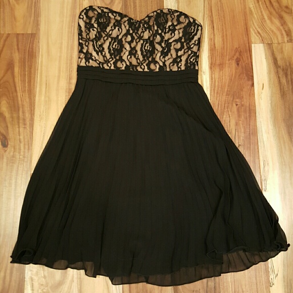 Cleo Dresses & Skirts - NWOT Pleated Lace Strapless Dress