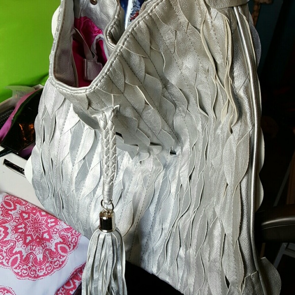 Silver purse with a pink inside zip two pocket - Picture 1 of 2