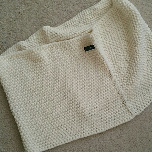 Thick chunky cable knit scarf