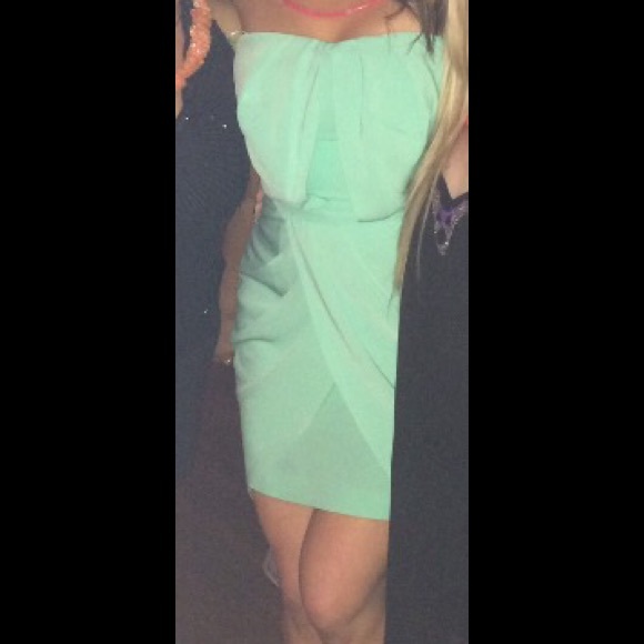 Guess dress like new soft material great fit!!! - Picture 1 of 4