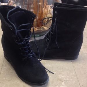 Hidden Heels Black Boots!