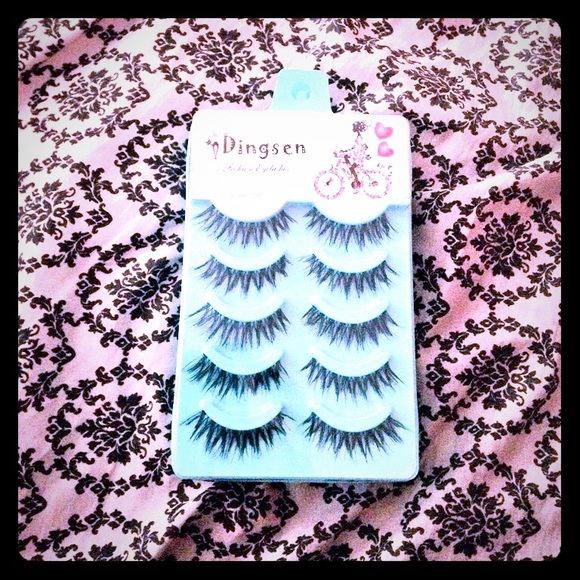 5 pairs of eyelashes (crisscross hairs)