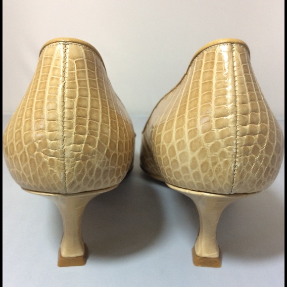 Manolo Blahnik Mandello Heel - Picture 3 of 4