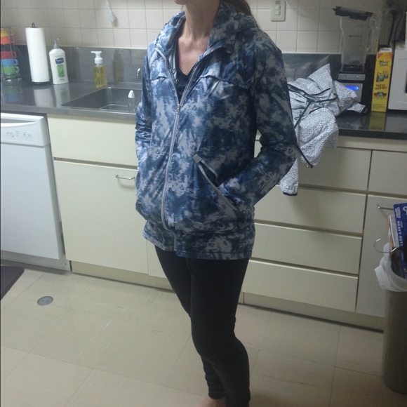 Lululemon Miss Misty rain jacket