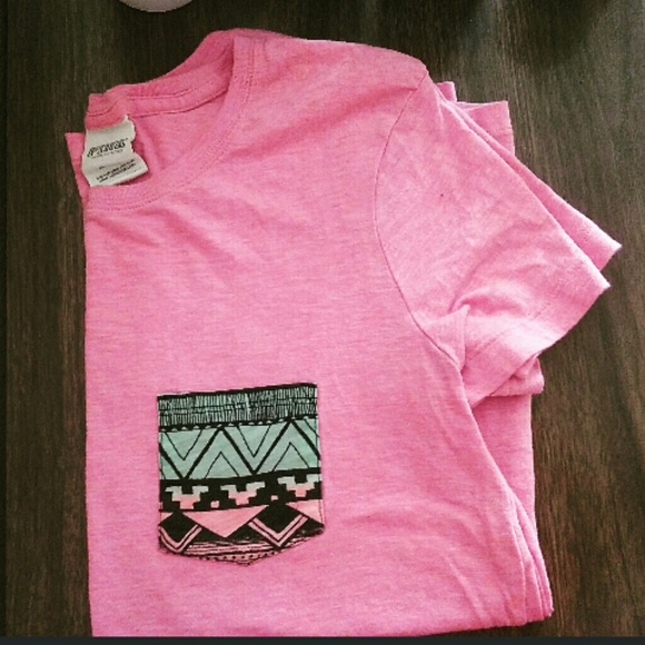PINKvs pocket tee