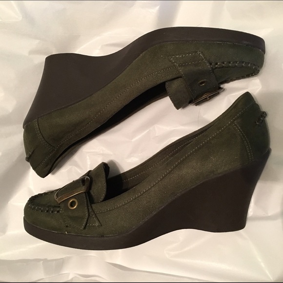 forest green wedges