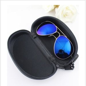 Silver frame Aviator sunglasses w/ blue lenses
