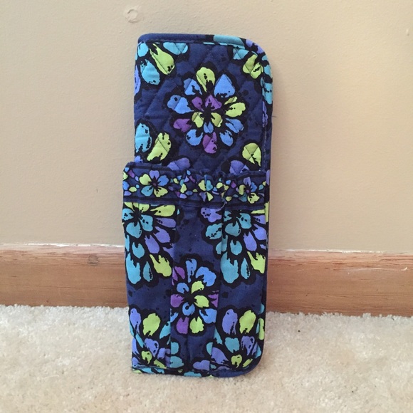 Vera Bradley Accessories - Indigo pop flat iron cover 💙